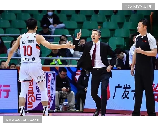 中国男篮逆袭战胜强敌晋级亚锦赛四强 展现顽强拼搏精神 中国男篮逆袭战胜强敌晋级亚锦赛四强 展现顽强拼搏精神