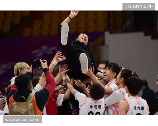 中国篮球队新赛季备战全面展开 主教练透露目标瞄准国际赛场争金 中国篮球队新赛季备战全面展开 主教练透露目标瞄准国际赛场争金