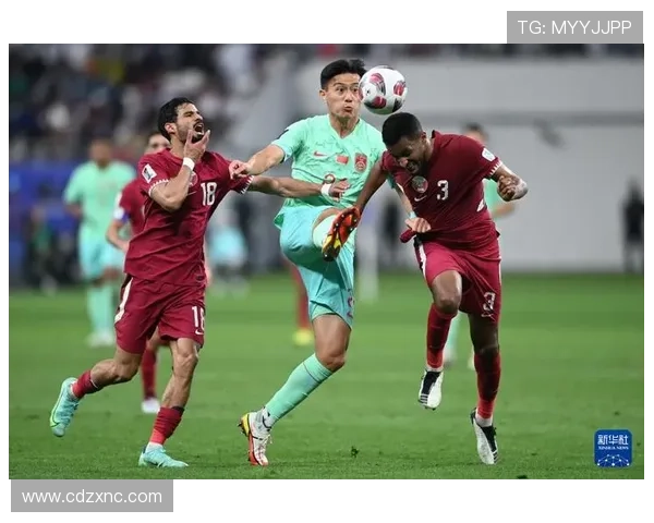 中国足球队备战亚洲杯 强势阵容揭晓 国脚们全力以赴迎战劲敌