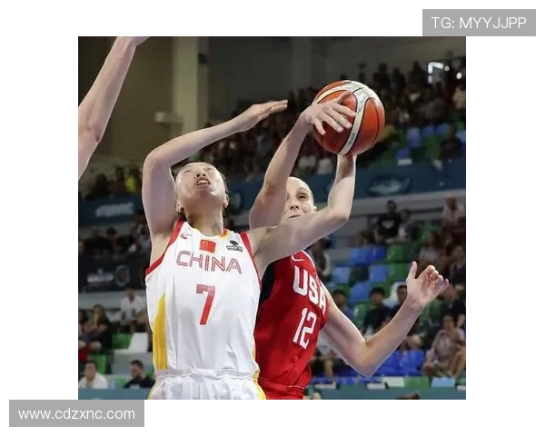 中国女篮奋勇拼搏力克澳大利亚 赛后球员表达对胜利的坚定信念与期待